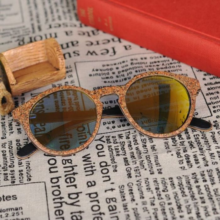 Composición  periódico Gafas de sol de madera MILOS PEAK