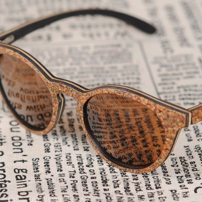 Presentación sobre periódico matinal de Gafas de sol de madera MILOS PEAK
