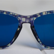 Cargar imagen en el visor de la galería, Detalle Frontal y Puente Gafas de sol polarizadas MONDRIAN BLUE INSOLENT