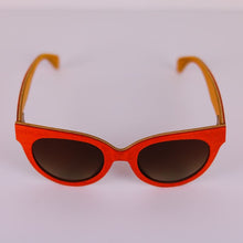 Cargar imagen en el visor de la galería, Detalle del frontal gafas de sol modelo SARE IBIZA