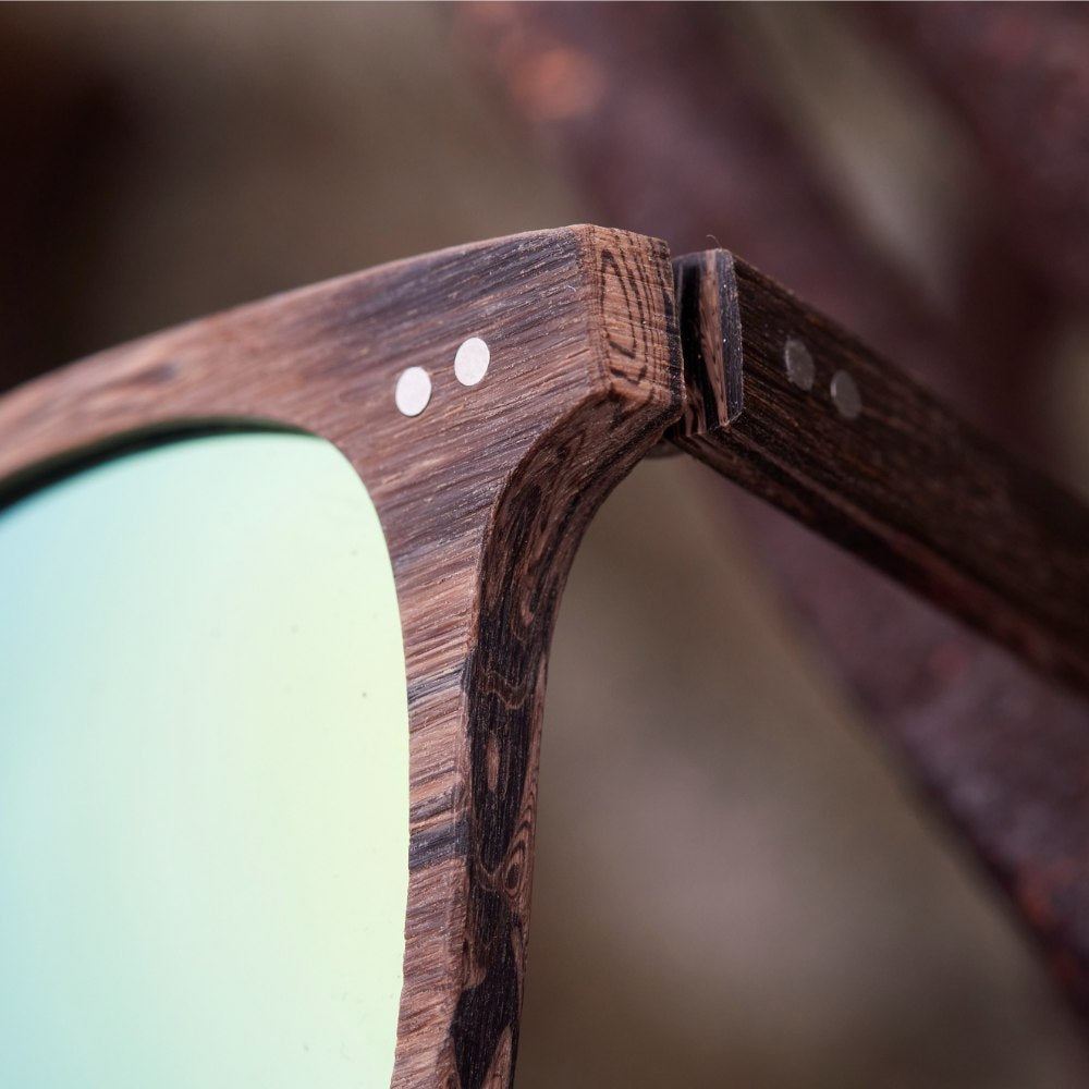 Detalle Bisagra Gafas de sol polarizadas de madera WOODIE BUDY